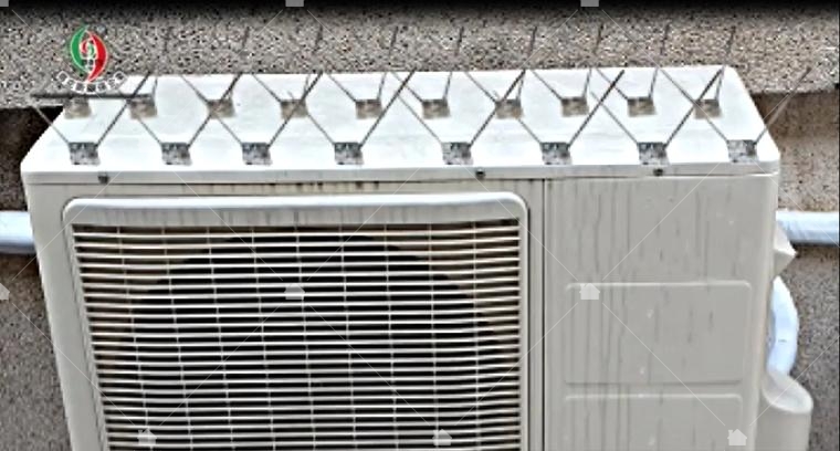 在冷氣主機上安裝防鳥針 在冷氣主機上安裝防鳥針