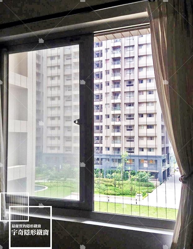 安裝在窗戶外( 宇奇隱形鐵窗作品 ) 安裝在窗戶外( 宇奇隱形鐵窗作品 )