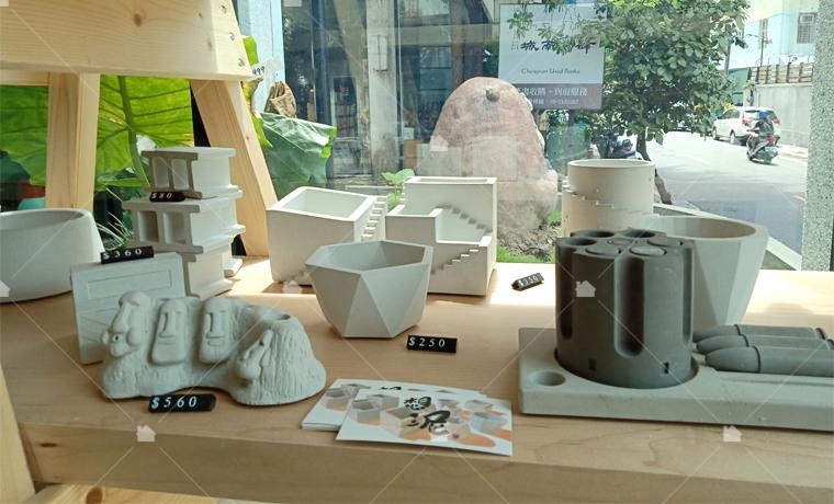 灌注型模泥,適合需要量產又細膩的作品,喜歡養養植物的玩家可以拿來作花盆喔! 灌注型模泥,適合需要量產又細膩的作品,喜歡養養植物的玩家可以拿來作花盆喔!