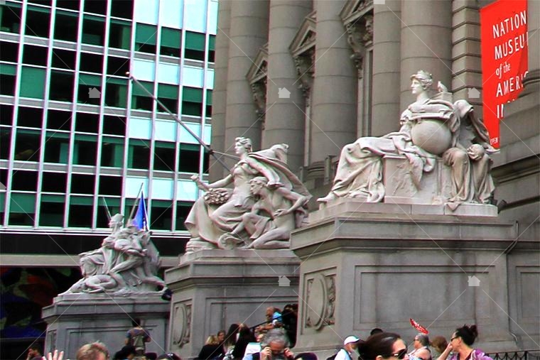 雕塑家 Daniel Chester French 的四座雕像分別代表著:亞洲、美洲、歐洲、非洲的意象。